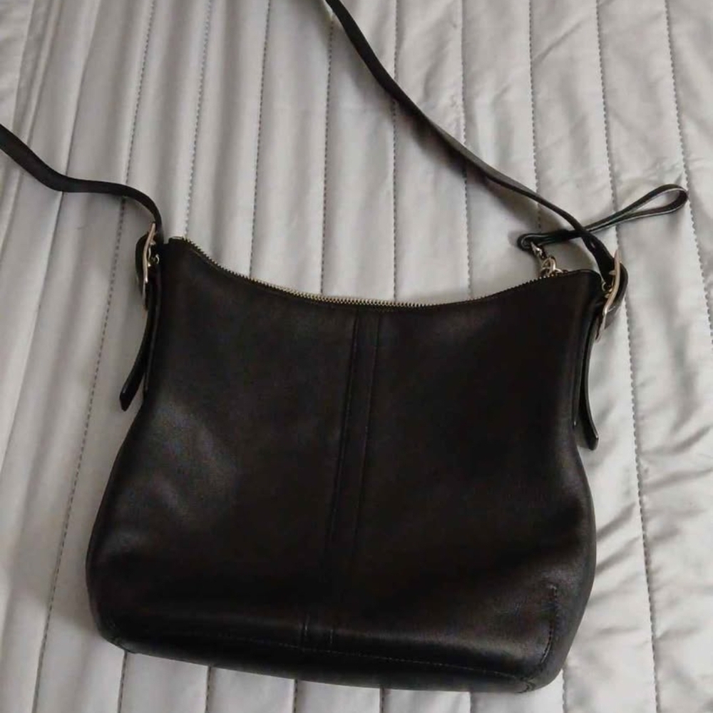 Coach Elegant Black Leather Shoulder Bag